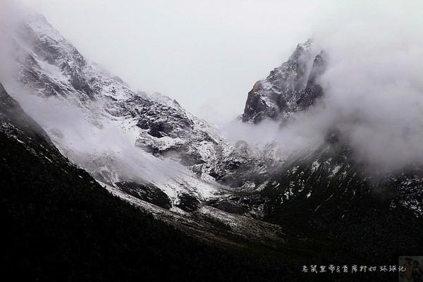 无限翻滚小球