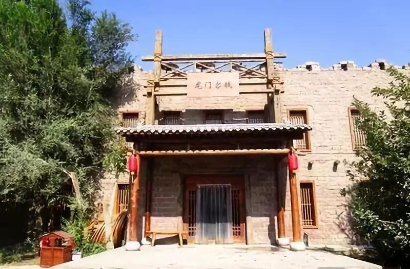 3865公里，00后大学生从上海乘公交到漠河